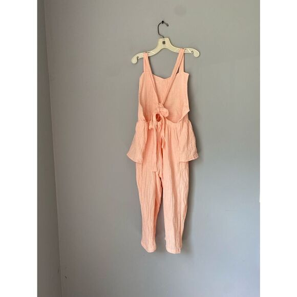 Girls soft peach crêpe/ seersucker ￼like material one piece jumpsuit/open back/s - Picture 1 of 6